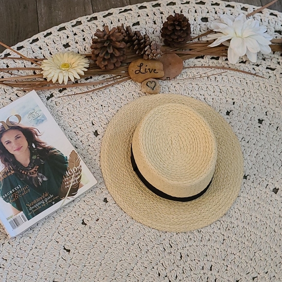 SUMMER CREME AND BLACK HAT.BO HO CHIC - Picture 6 of 16